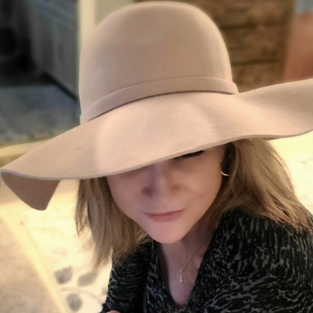 100% Wool,  ladies floppy,light Camel 4 'brim